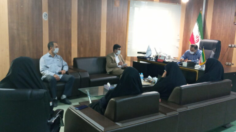 فرماندار مسجدسلیمان:در راستای توانمندسازی باید بیشتر کار کنیم و در این راستا چندین واحد شهرک صنعتی را برای بکارگیری مددجویان کمیته امداد امام خمینی(ره) و بهزیستی مجددا وارد چرخه تولید کردیم