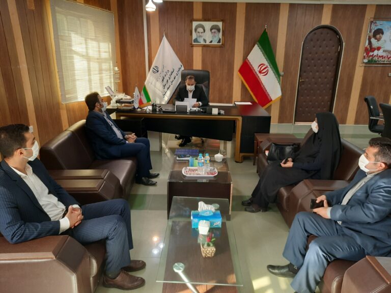 با حضور دکتر پاکدل فرماندار مسجدسلیمان؛جلسه هر کارمند یک حامی برگزار شد