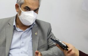 مدیر عامل شرکت نفت و گاز اروندان در حاشیه بازدید از غرفه جهاد دانشگاهی در نمایشگاه تخصصی نفت اهواز:بومی سازی ۶۲ درصد کالاهای مصرفی در شرکت نفت اروندان