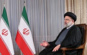 رئیس جمهور در پنجمین گفت‌وگوی تلویزیونی:قیمت نان، دارو و بنزین به هیچ وجه تغییر نمی‌کند/ شتابزده عمل نمی‌کنیم   